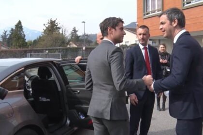 Olivier Véran en couple avec Gabriel Attal