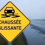 Panneau chaussée glissante