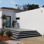 Façade blanc cassé